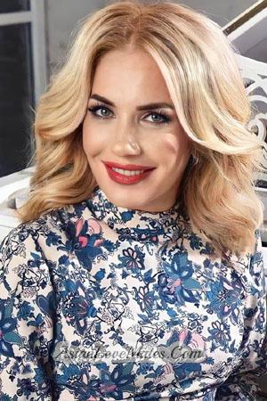 186749 - Laura Age: 57 - Ukraine