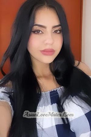 204339 - Laura Age: 26 - Colombia