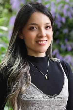 220040 - Silvia Age: 32 - Colombia